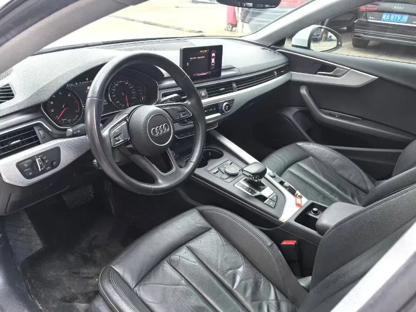 2019 Alfa Romeo Giulia 2.0T 280HP L4 8AT,autocango,china used car exporter,china ev exporter,chinese used car exporter,chinese used ev exporter