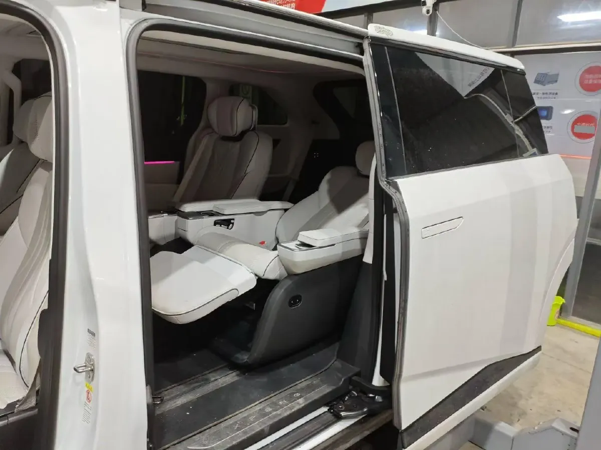 2024 Xpeng X9 BEV 84.5KWH,autocango,china used car exporter,china ev exporter,chinese used car exporter,chinese used ev exporter