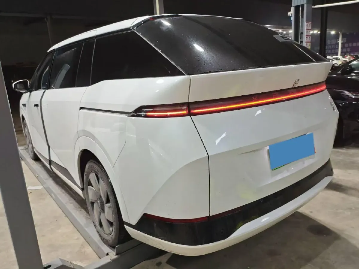 2024 Xpeng X9 BEV 84.5KWH,autocango,china used car exporter,china ev exporter,chinese used car exporter,chinese used ev exporter