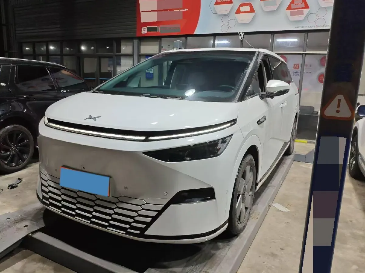2024 Xpeng X9 BEV 84.5KWH,autocango,china used car exporter,china ev exporter,chinese used car exporter,chinese used ev exporter