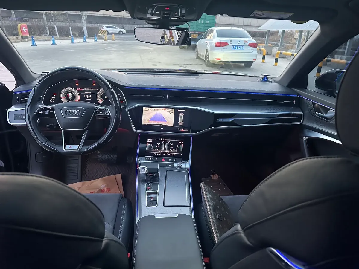 2021 Audi A6L 2.0T 224HP L4 7DCT,autocango,china used car exporter,china ev exporter,chinese used car exporter,chinese used ev exporter