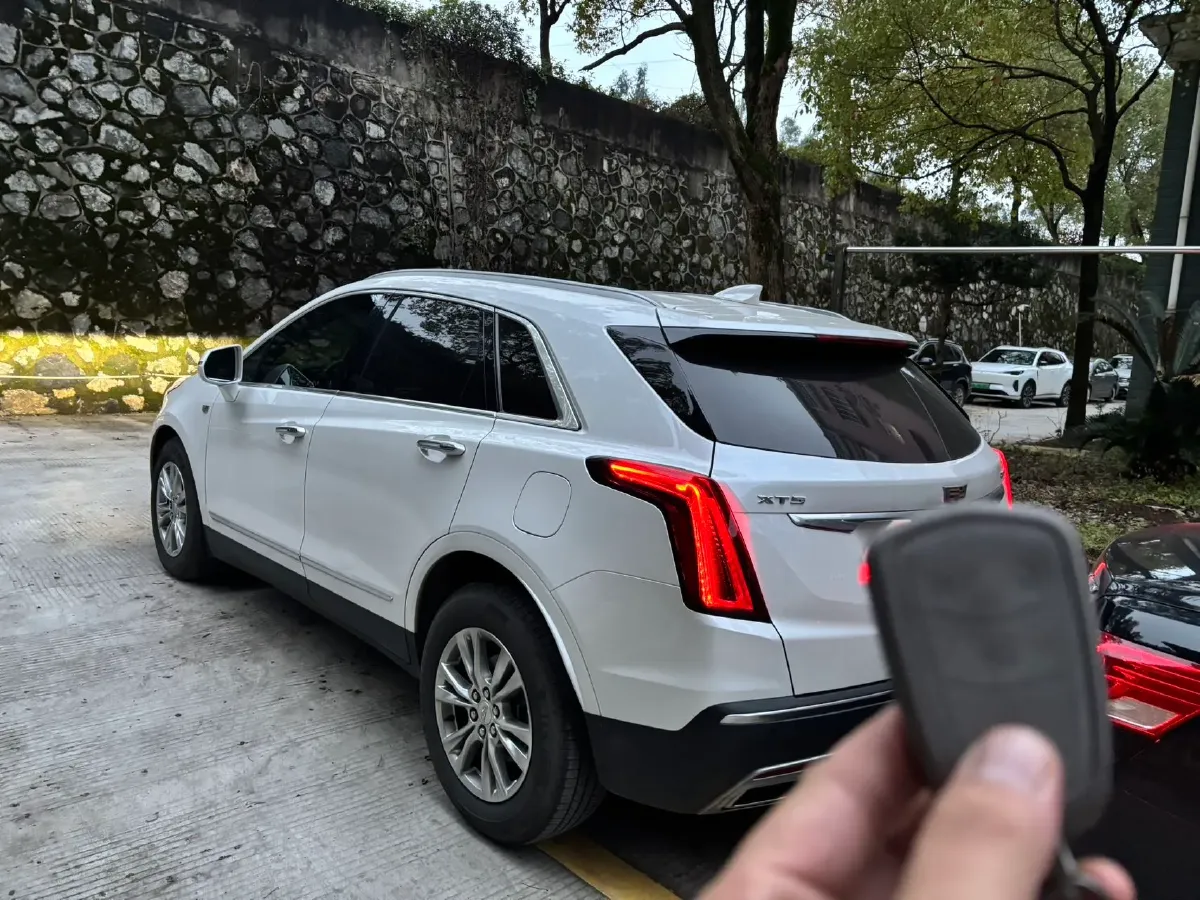 2022 Cadillac XT5 2.0T 237HP L4 9AT,autocango,china used car exporter,china ev exporter,chinese used car exporter,chinese used ev exporter