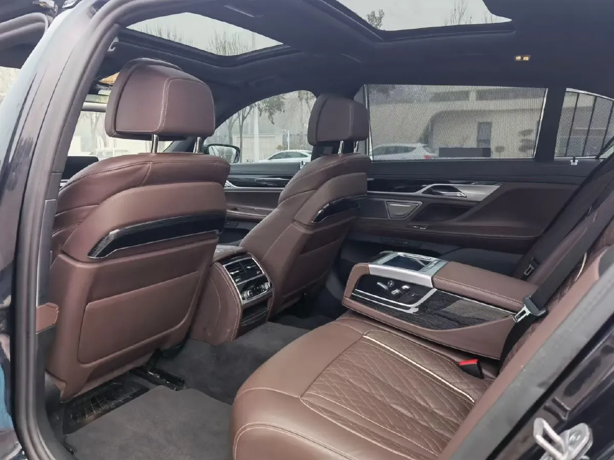 2021 BMW 7 Series 3.0T 340HP L6 8AT,autocango,china used car exporter,china ev exporter,chinese used car exporter,chinese used ev exporter