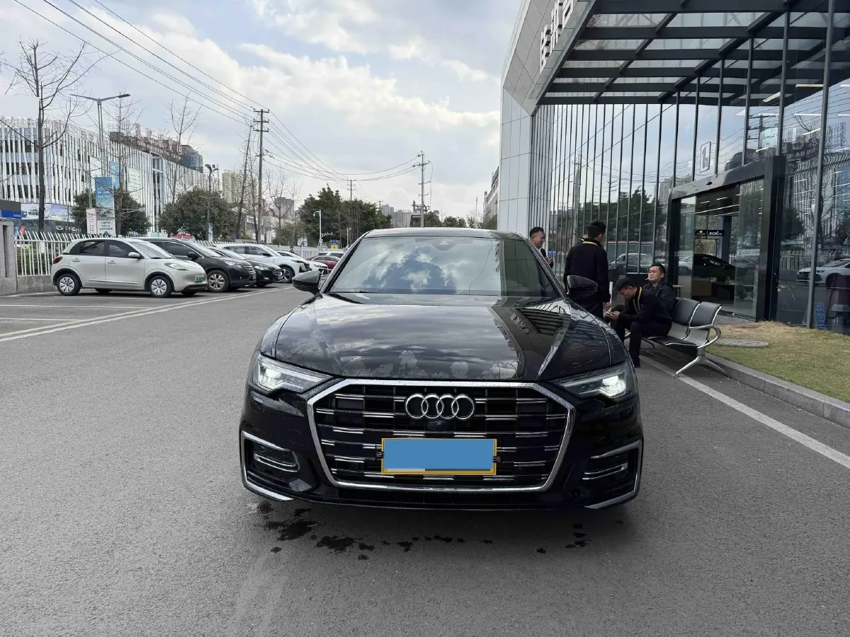2024 Audi A6L 2.0T 245HP L4 7DCT,autocango,china used car exporter,china ev exporter,chinese used car exporter,chinese used ev exporter