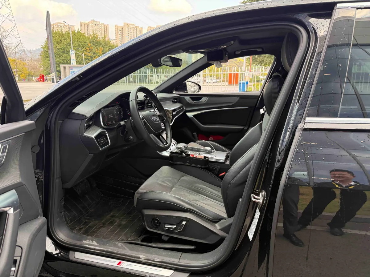 2024 Audi A6L 2.0T 245HP L4 7DCT,autocango,china used car exporter,china ev exporter,chinese used car exporter,chinese used ev exporter