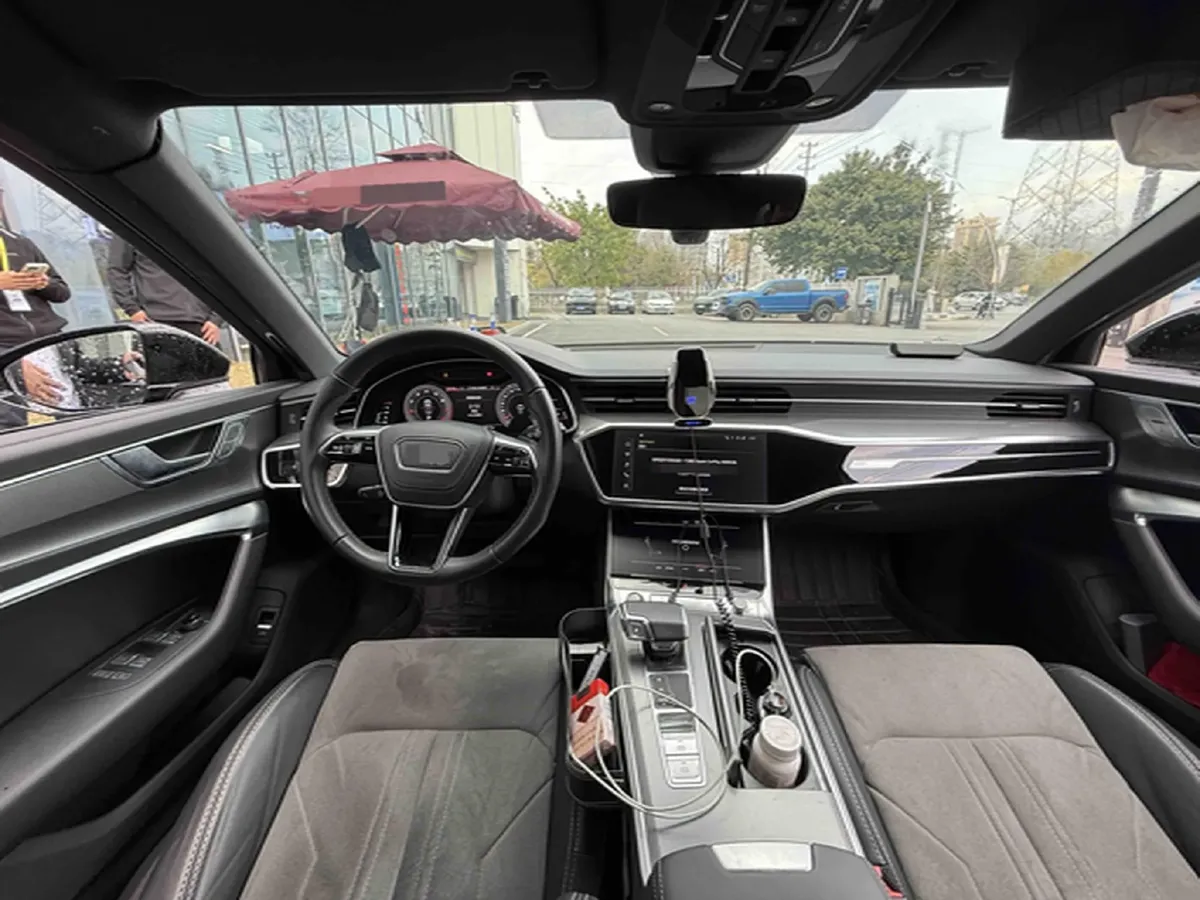 2024 Audi A6L 2.0T 245HP L4 7DCT,autocango,china used car exporter,china ev exporter,chinese used car exporter,chinese used ev exporter
