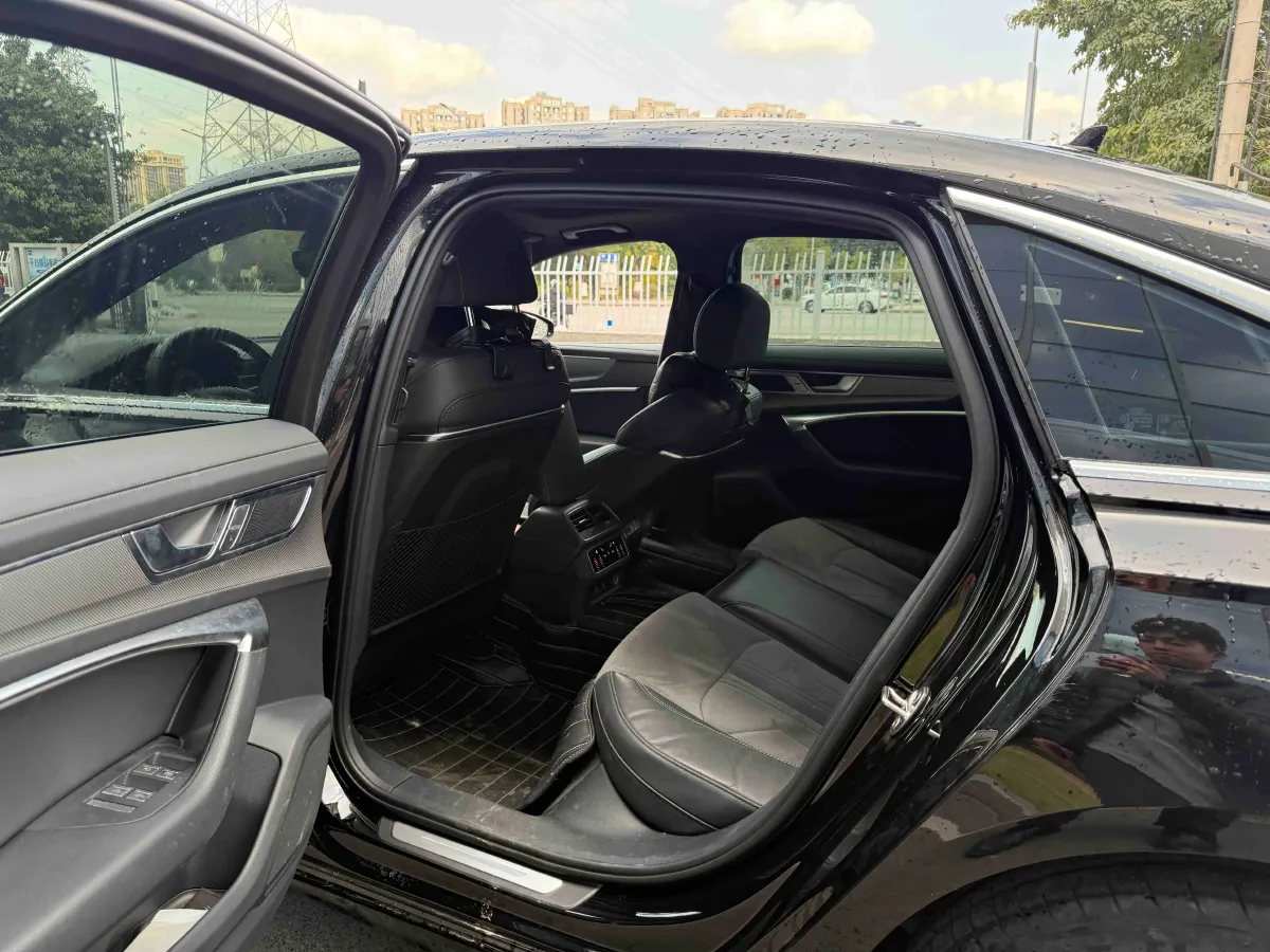 2024 Audi A6L 2.0T 245HP L4 7DCT,autocango,china used car exporter,china ev exporter,chinese used car exporter,chinese used ev exporter