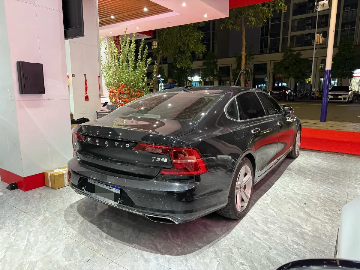 2019 Infiniti Q70 2.0T 211HP L4 7AT,autocango,china used car exporter,china ev exporter,chinese used car exporter,chinese used ev exporter