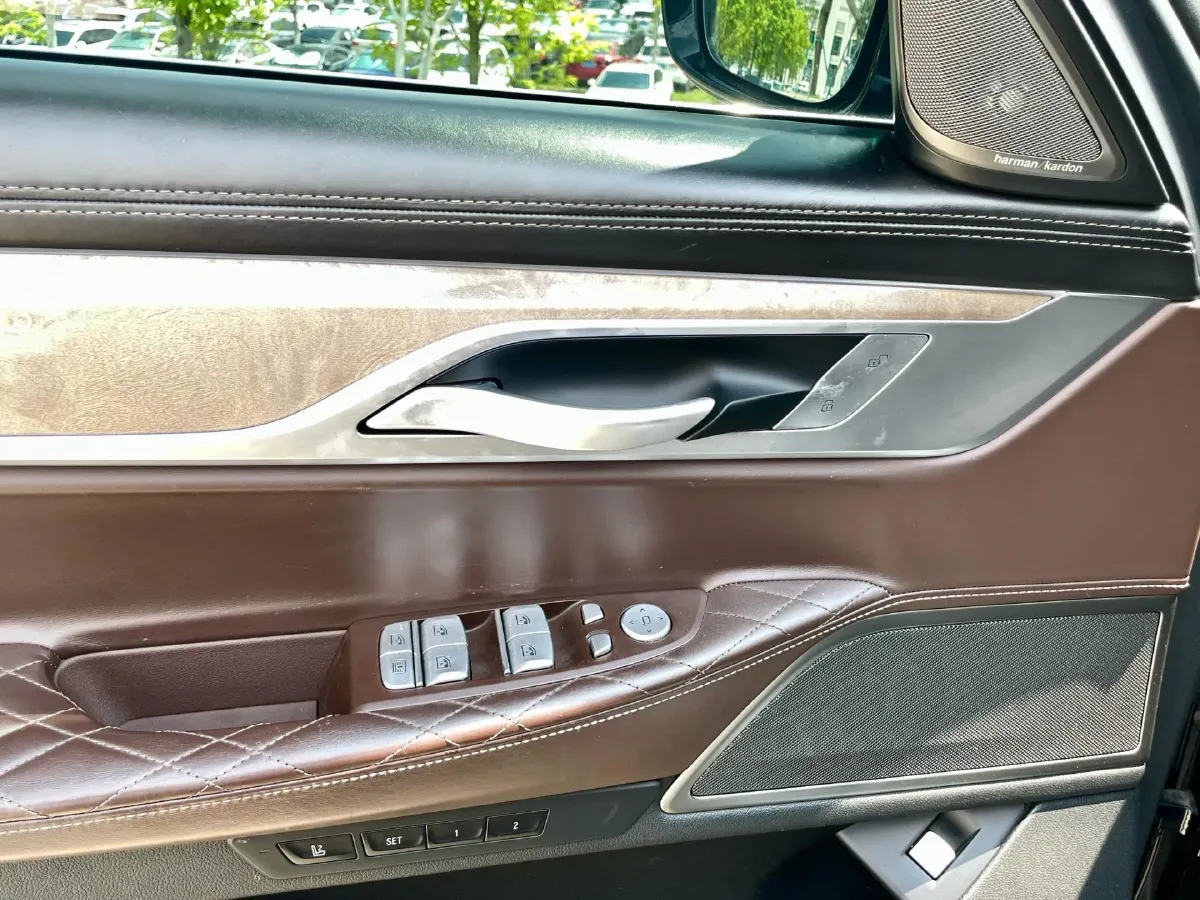 2019 BMW 7 Series 3.0T 340HP L6 8AT,autocango,china used car exporter,china ev exporter,chinese used car exporter,chinese used ev exporter