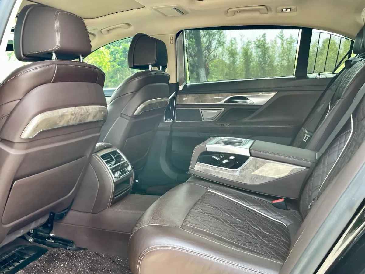 2019 BMW 7 Series 3.0T 340HP L6 8AT,autocango,china used car exporter,china ev exporter,chinese used car exporter,chinese used ev exporter