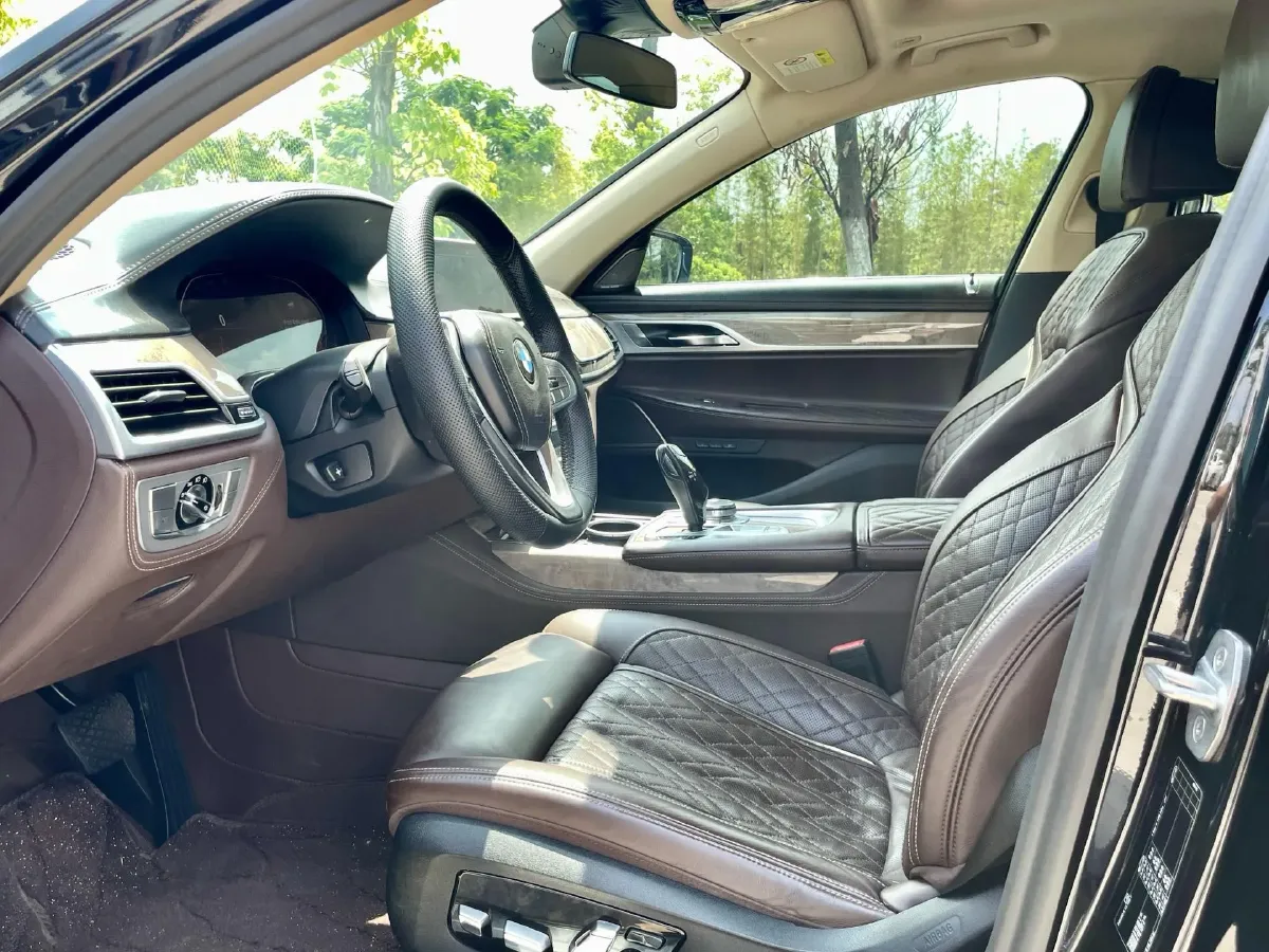 2019 BMW 7 Series 3.0T 340HP L6 8AT,autocango,china used car exporter,china ev exporter,chinese used car exporter,chinese used ev exporter