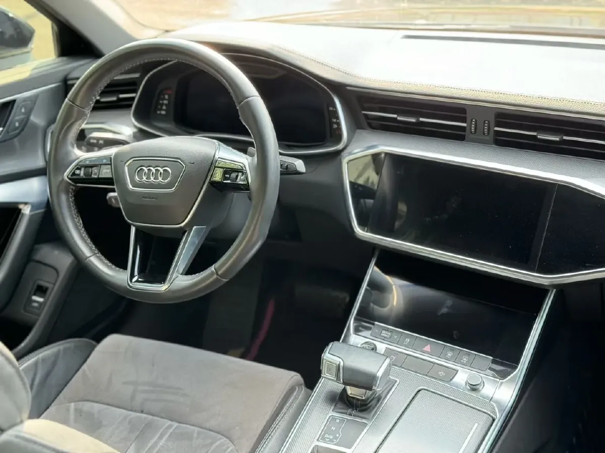 2020 Audi A6L 2.0T 190HP L4 7DCT,autocango,china used car exporter,china ev exporter,chinese used car exporter,chinese used ev exporter