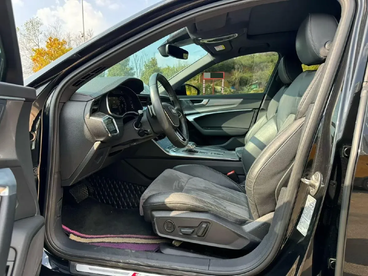 2020 Audi A6L 2.0T 190HP L4 7DCT,autocango,china used car exporter,china ev exporter,chinese used car exporter,chinese used ev exporter