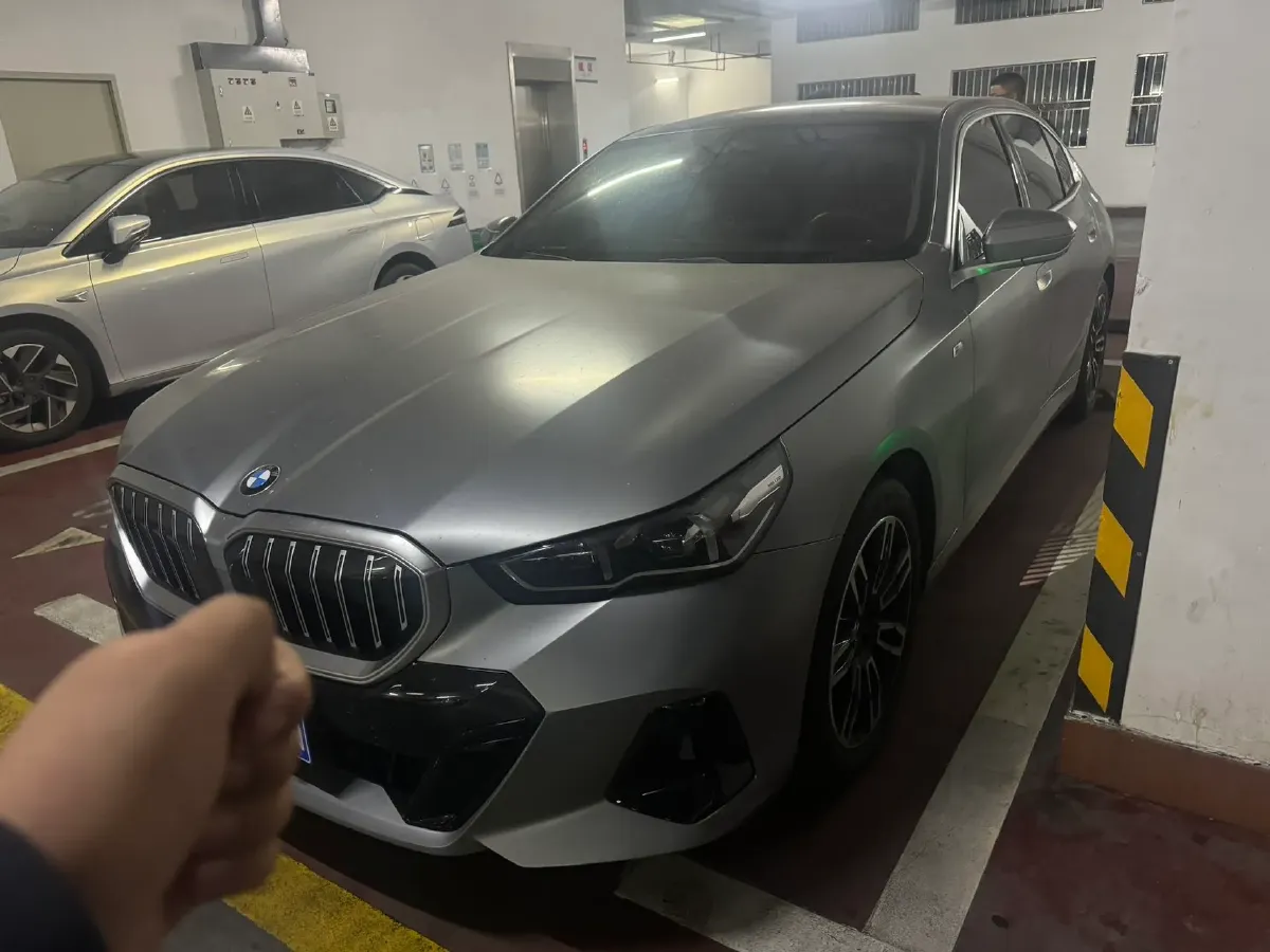 2025 BMW 5 Series 2.0T 258HP L4 8AT,autocango,china used car exporter,china ev exporter,chinese used car exporter,chinese used ev exporter