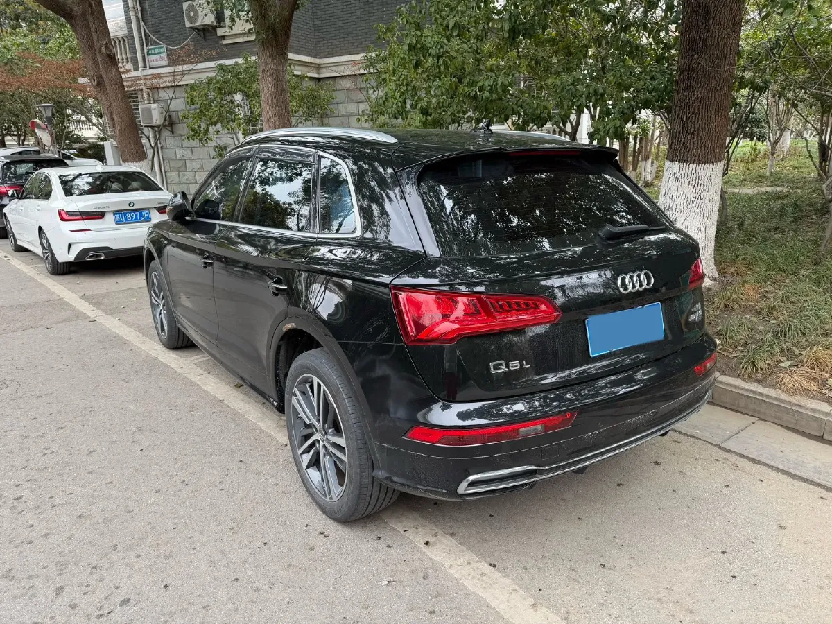 2020 Audi Q5L 2.0T 190HP L4 7DCT,autocango,china used car exporter,china ev exporter,chinese used car exporter,chinese used ev exporter