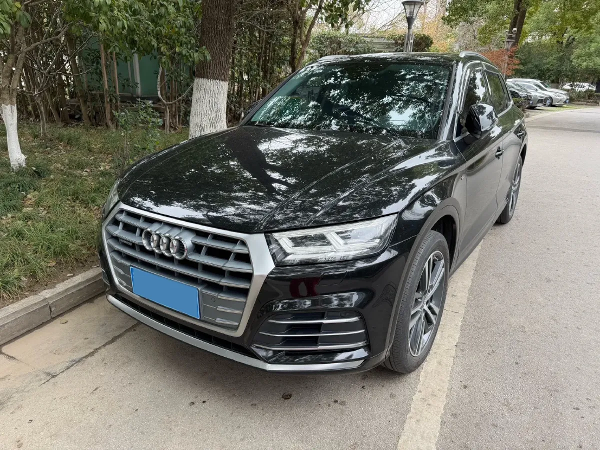 2020 Audi Q5L 2.0T 190HP L4 7DCT,autocango,china used car exporter,china ev exporter,chinese used car exporter,chinese used ev exporter