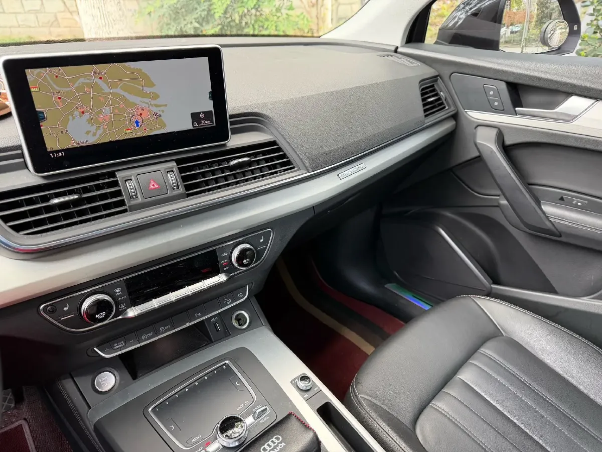 2020 Audi Q5L 2.0T 190HP L4 7DCT,autocango,china used car exporter,china ev exporter,chinese used car exporter,chinese used ev exporter