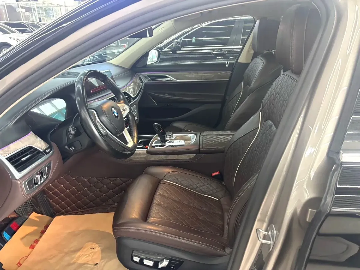 2019 BMW 7 Series 3.0T 340HP L6 8AT,autocango,china used car exporter,china ev exporter,chinese used car exporter,chinese used ev exporter