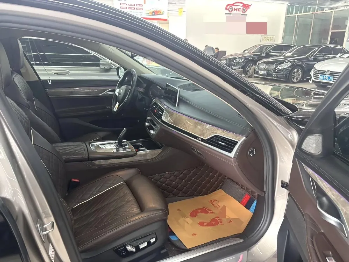 2019 BMW 7 Series 3.0T 340HP L6 8AT,autocango,china used car exporter,china ev exporter,chinese used car exporter,chinese used ev exporter