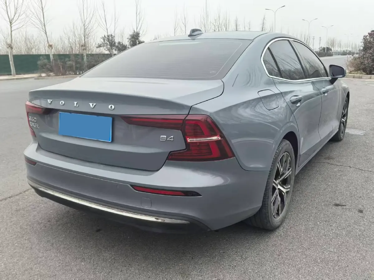 2022 Volvo S60 2.0T 197HP L4 8AT,autocango,china used car exporter,china ev exporter,chinese used car exporter,chinese used ev exporter