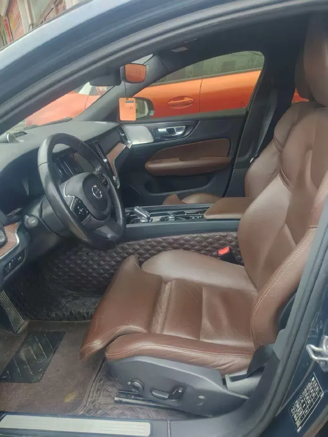 2022 Volvo S60 2.0T 197HP L4 8AT,autocango,china used car exporter,china ev exporter,chinese used car exporter,chinese used ev exporter