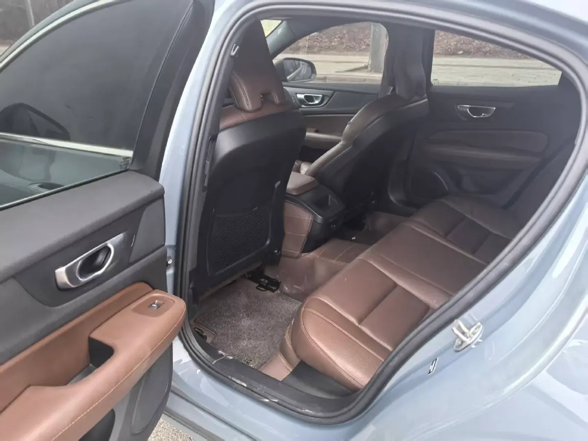 2022 Volvo S60 2.0T 197HP L4 8AT,autocango,china used car exporter,china ev exporter,chinese used car exporter,chinese used ev exporter