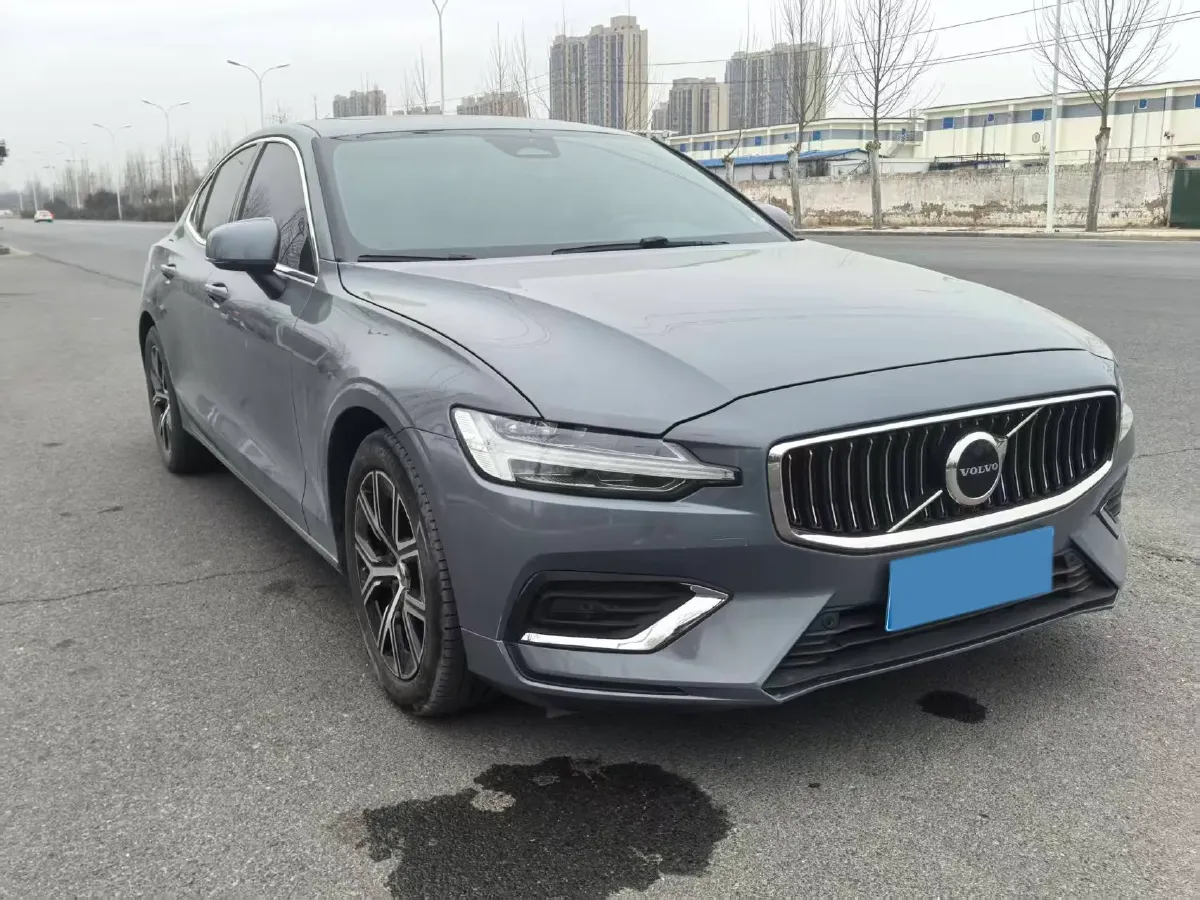 2022 Volvo S60 2.0T 197HP L4 8AT,autocango,china used car exporter,china ev exporter,chinese used car exporter,chinese used ev exporter