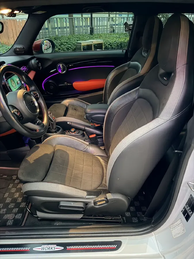 2020 MINI JCW 2.0T 231HP L4 8AT,autocango,china used car exporter,china ev exporter,chinese used car exporter,chinese used ev exporter