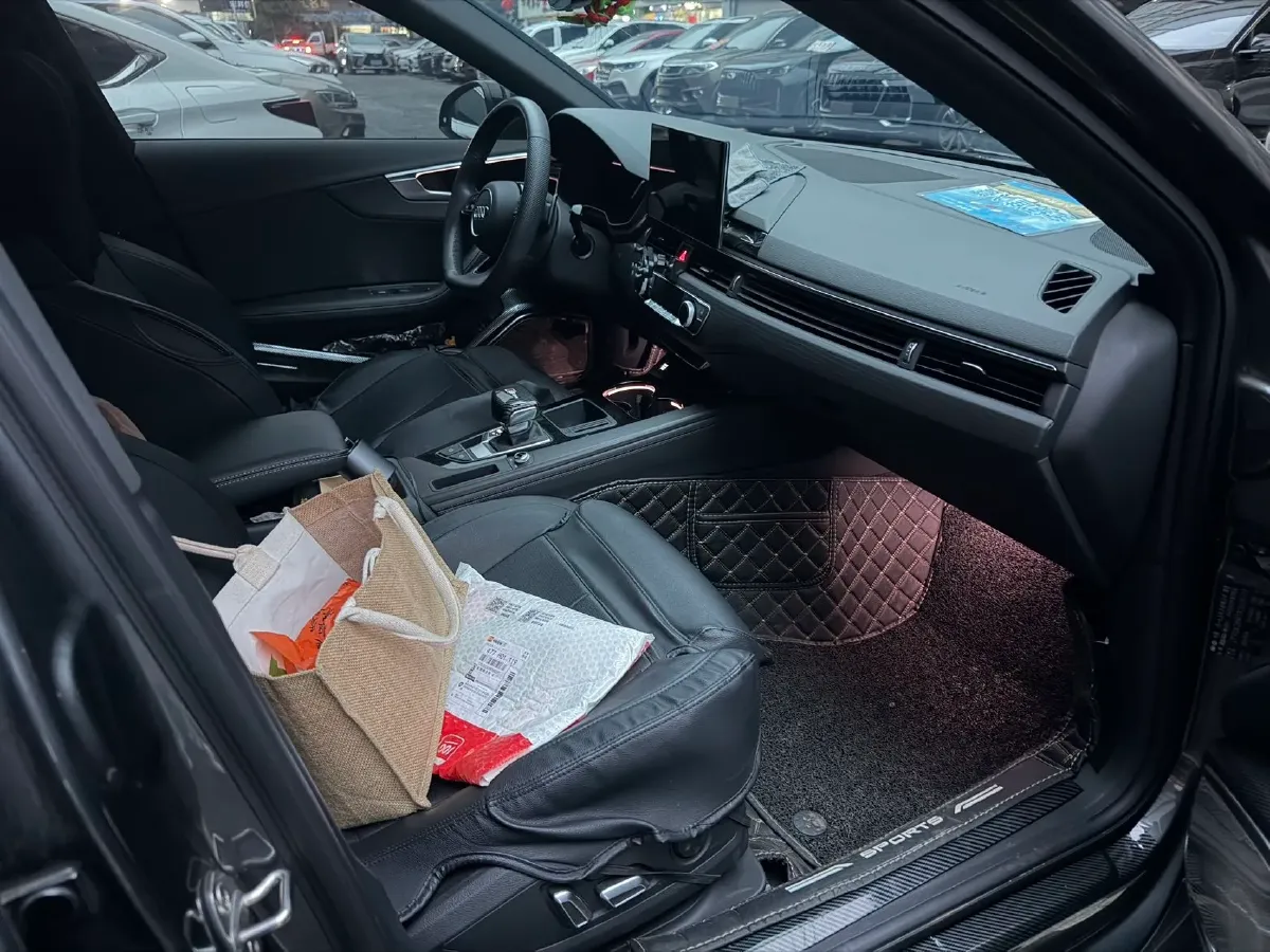 2024 Audi A4L 2.0T 190HP L4 7DCT,autocango,china used car exporter,china ev exporter,chinese used car exporter,chinese used ev exporter