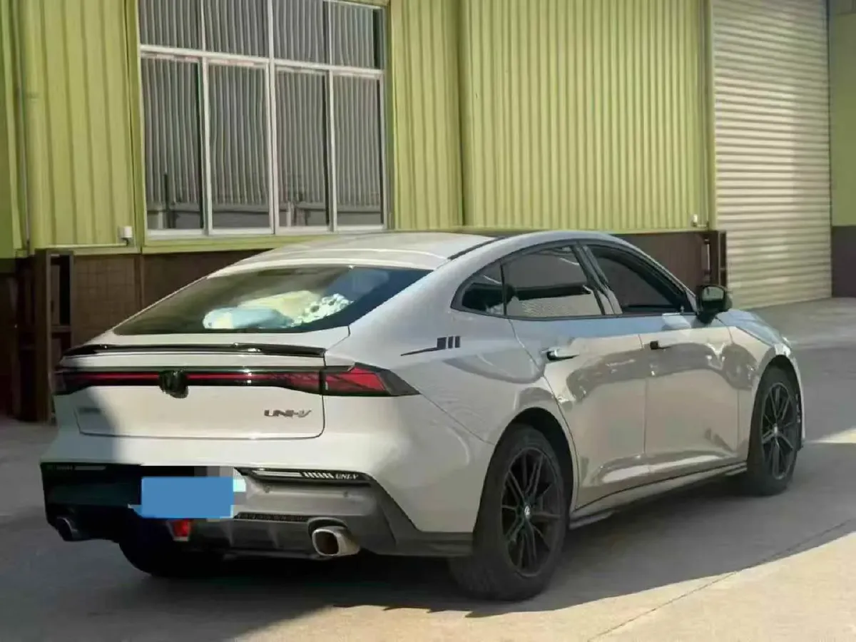 2022 ChangAn UNI-V 1.5T 188HP L4 7DCT,autocango,china used car exporter,china ev exporter,chinese used car exporter,chinese used ev exporter