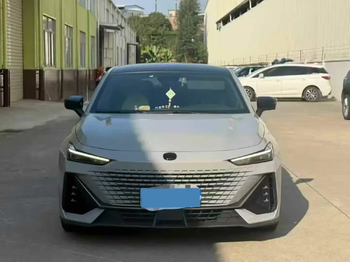 2022 ChangAn UNI-V 1.5T 188HP L4 7DCT,autocango,china used car exporter,china ev exporter,chinese used car exporter,chinese used ev exporter