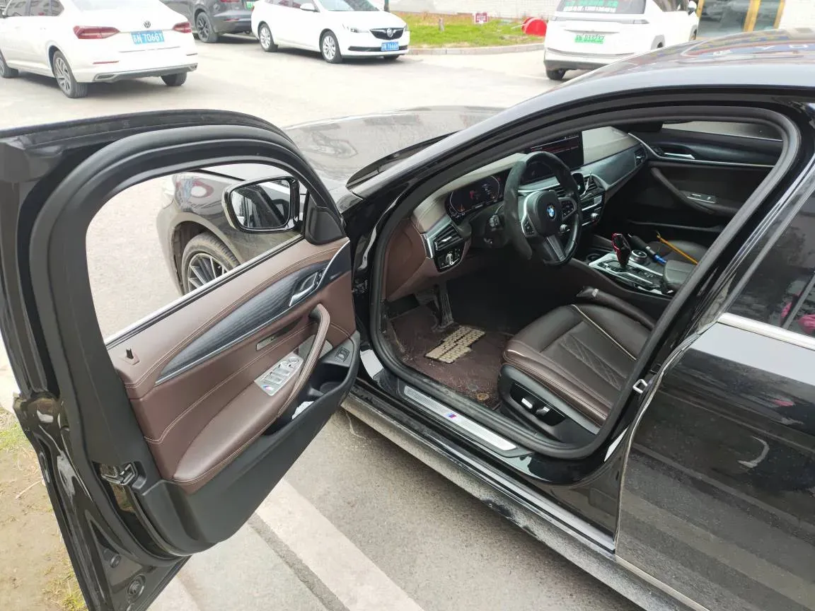 2022 BMW 5 Series 2.0T 252HP L4 8AT,autocango,china used car exporter,china ev exporter,chinese used car exporter,chinese used ev exporter