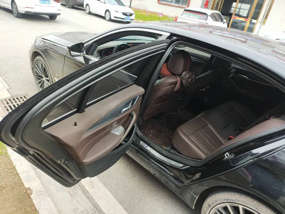 2022 BMW 5 Series 2.0T 252HP L4 8AT,autocango,china used car exporter,china ev exporter,chinese used car exporter,chinese used ev exporter