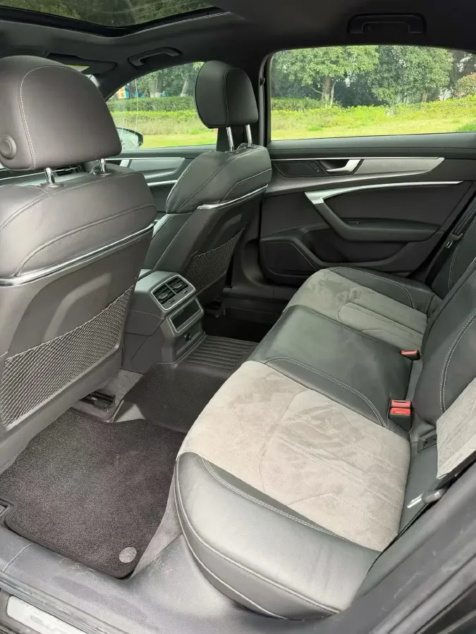 2021 Audi A6L 2.0T 190HP L4 7DCT,autocango,china used car exporter,china ev exporter,chinese used car exporter,chinese used ev exporter