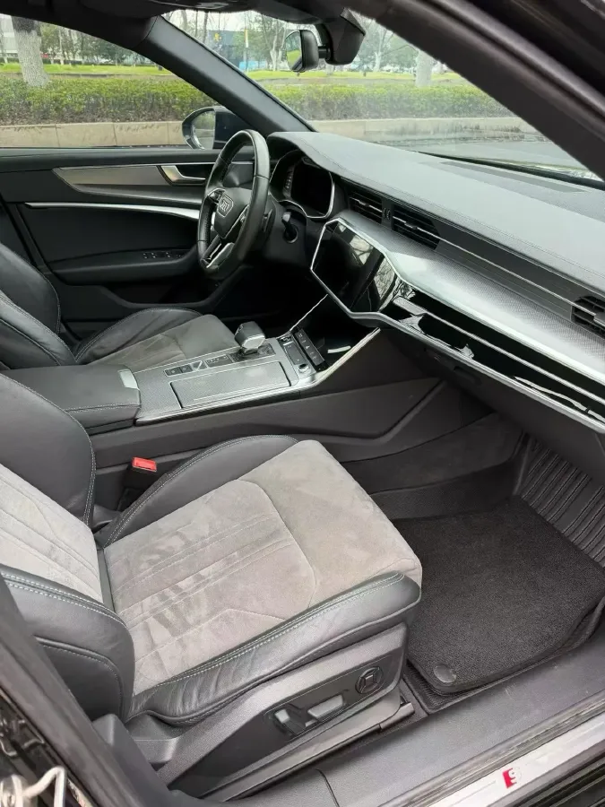 2021 Audi A6L 2.0T 190HP L4 7DCT,autocango,china used car exporter,china ev exporter,chinese used car exporter,chinese used ev exporter