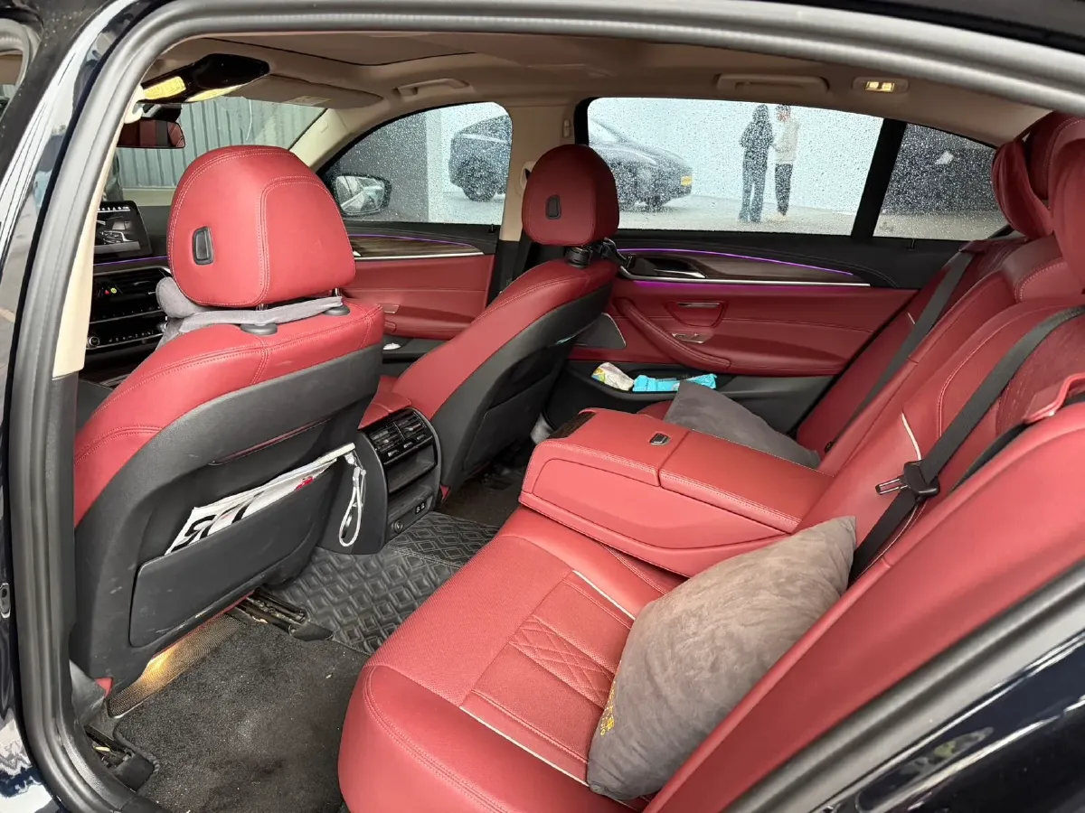 2022 BMW 5 Series 2.0T 252HP L4 8AT,autocango,china used car exporter,china ev exporter,chinese used car exporter,chinese used ev exporter