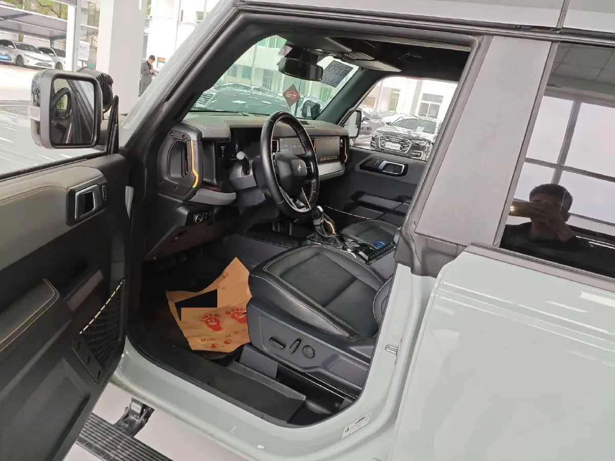 2024 Ford Bronco 2.3T 275HP L4 10AT,autocango,china used car exporter,china ev exporter,chinese used car exporter,chinese used ev exporter