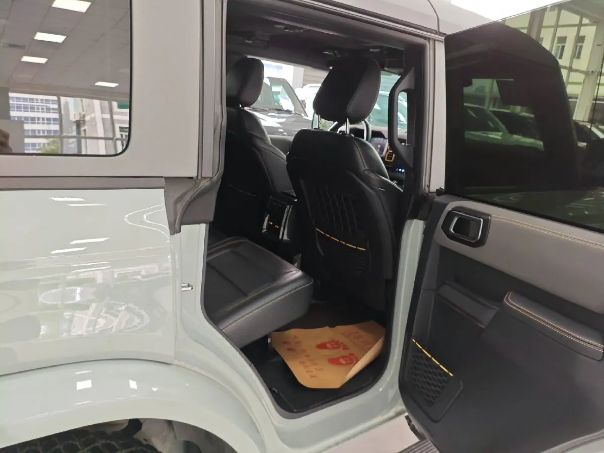 2024 Ford Bronco 2.3T 275HP L4 10AT,autocango,china used car exporter,china ev exporter,chinese used car exporter,chinese used ev exporter