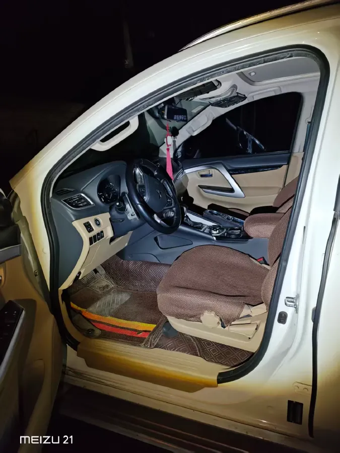 2019 Mitsubishi Pajero 3.0L 209HP V6 8AT,autocango,china used car exporter,china ev exporter,chinese used car exporter,chinese used ev exporter