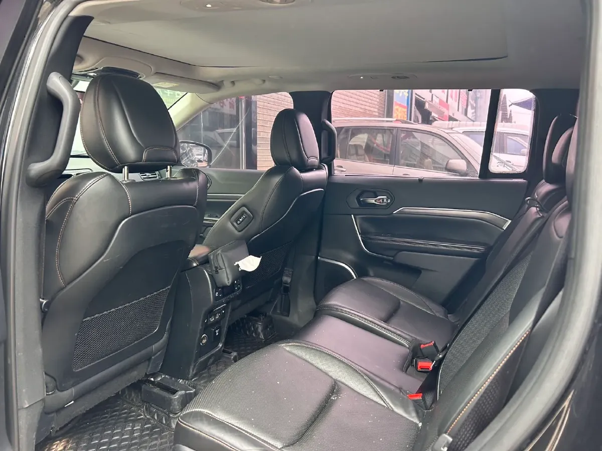 2018 Jeep Grand Commander 2.0T 265HP L4 9AT,autocango,china used car exporter,china ev exporter,chinese used car exporter,chinese used ev exporter