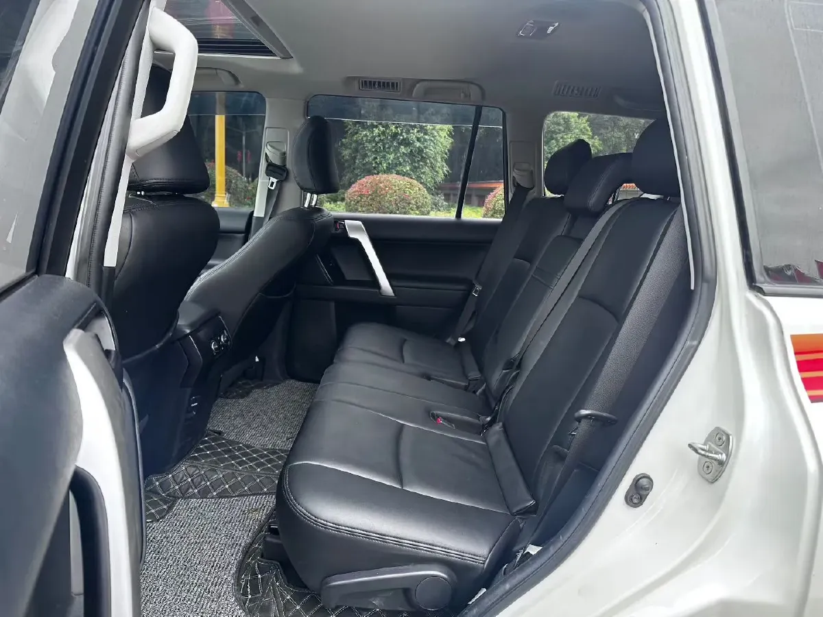 2018 Land Rover Discovery Sport 2.0T 241HP L4 9AT,autocango,china used car exporter,china ev exporter,chinese used car exporter,chinese used ev exporter