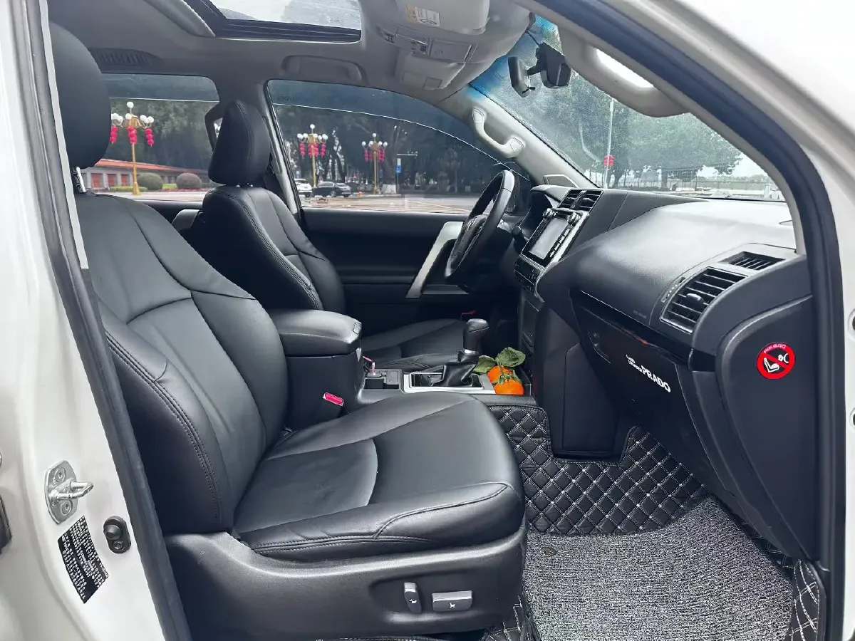 2018 Land Rover Discovery Sport 2.0T 241HP L4 9AT,autocango,china used car exporter,china ev exporter,chinese used car exporter,chinese used ev exporter