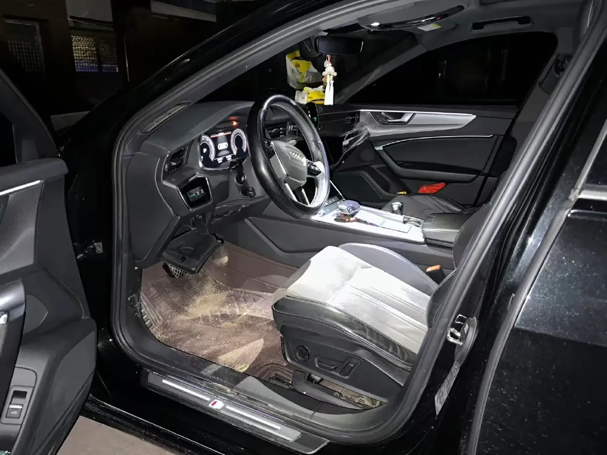 2021 Audi A6L 2.0T 224HP L4 7DCT,autocango,china used car exporter,china ev exporter,chinese used car exporter,chinese used ev exporter