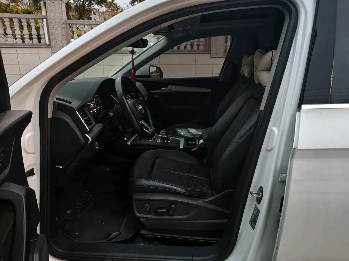 2020 Audi Q5L 2.0T 190HP L4 7DCT,autocango,china used car exporter,china ev exporter,chinese used car exporter,chinese used ev exporter