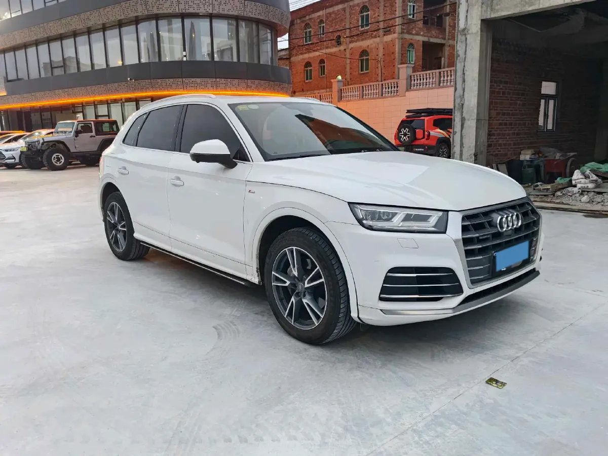 2020 Audi Q5L 2.0T 190HP L4 7DCT,autocango,china used car exporter,china ev exporter,chinese used car exporter,chinese used ev exporter