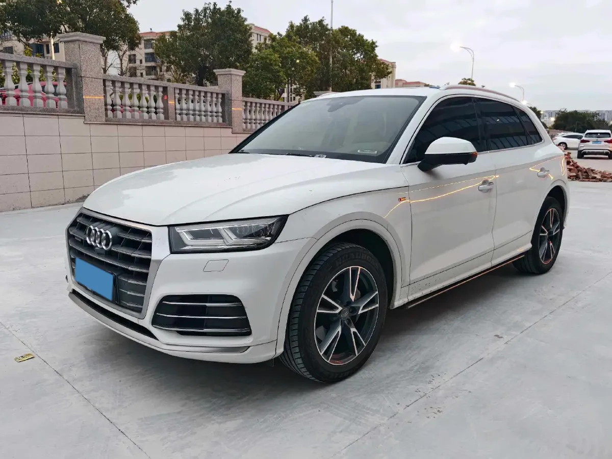 2020 Audi Q5L 2.0T 190HP L4 7DCT,autocango,china used car exporter,china ev exporter,chinese used car exporter,chinese used ev exporter