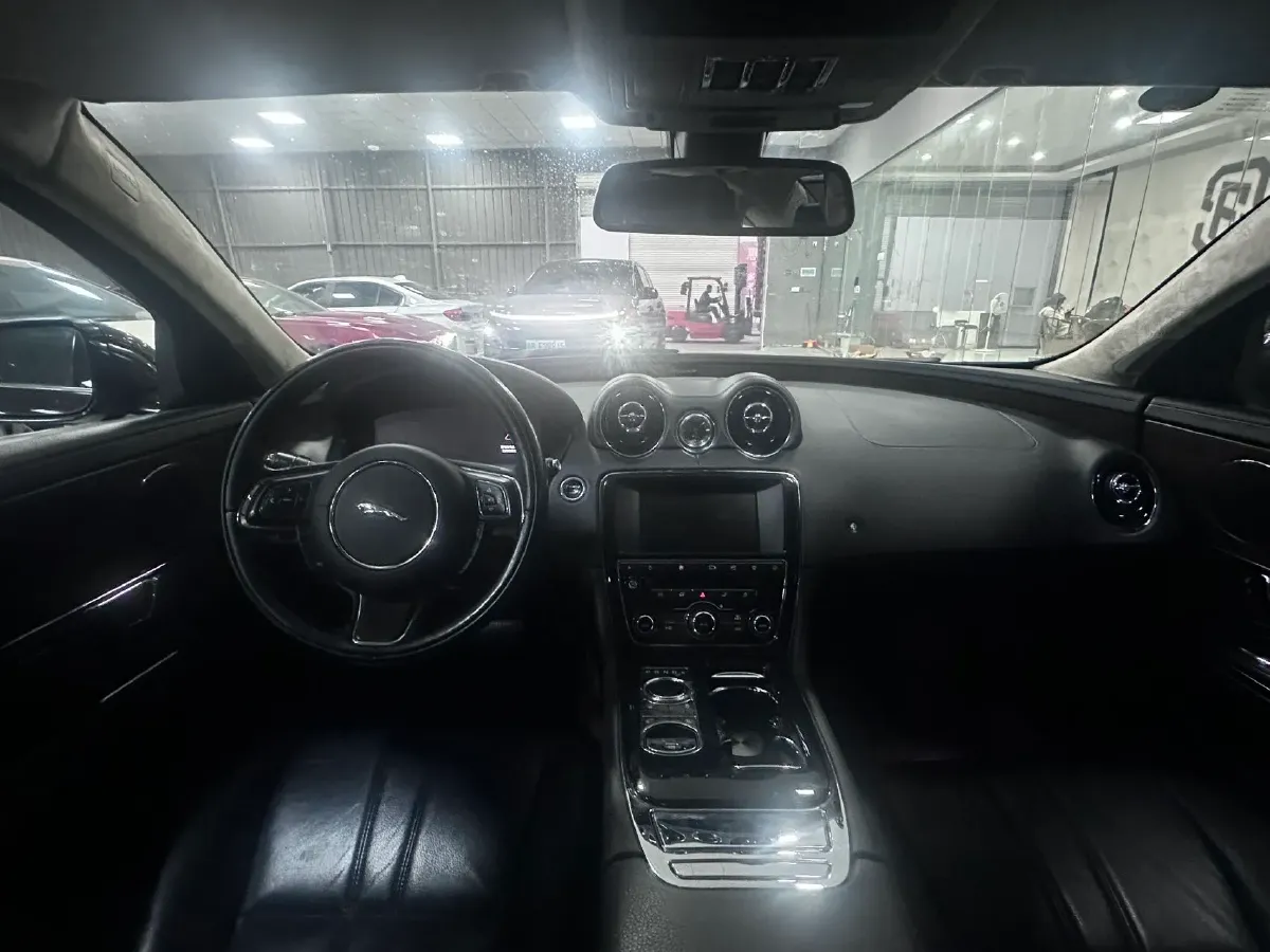 2016 Jaguar XJ 3.0T 340HP V6 8AT,autocango,china used car exporter,china ev exporter,chinese used car exporter,chinese used ev exporter