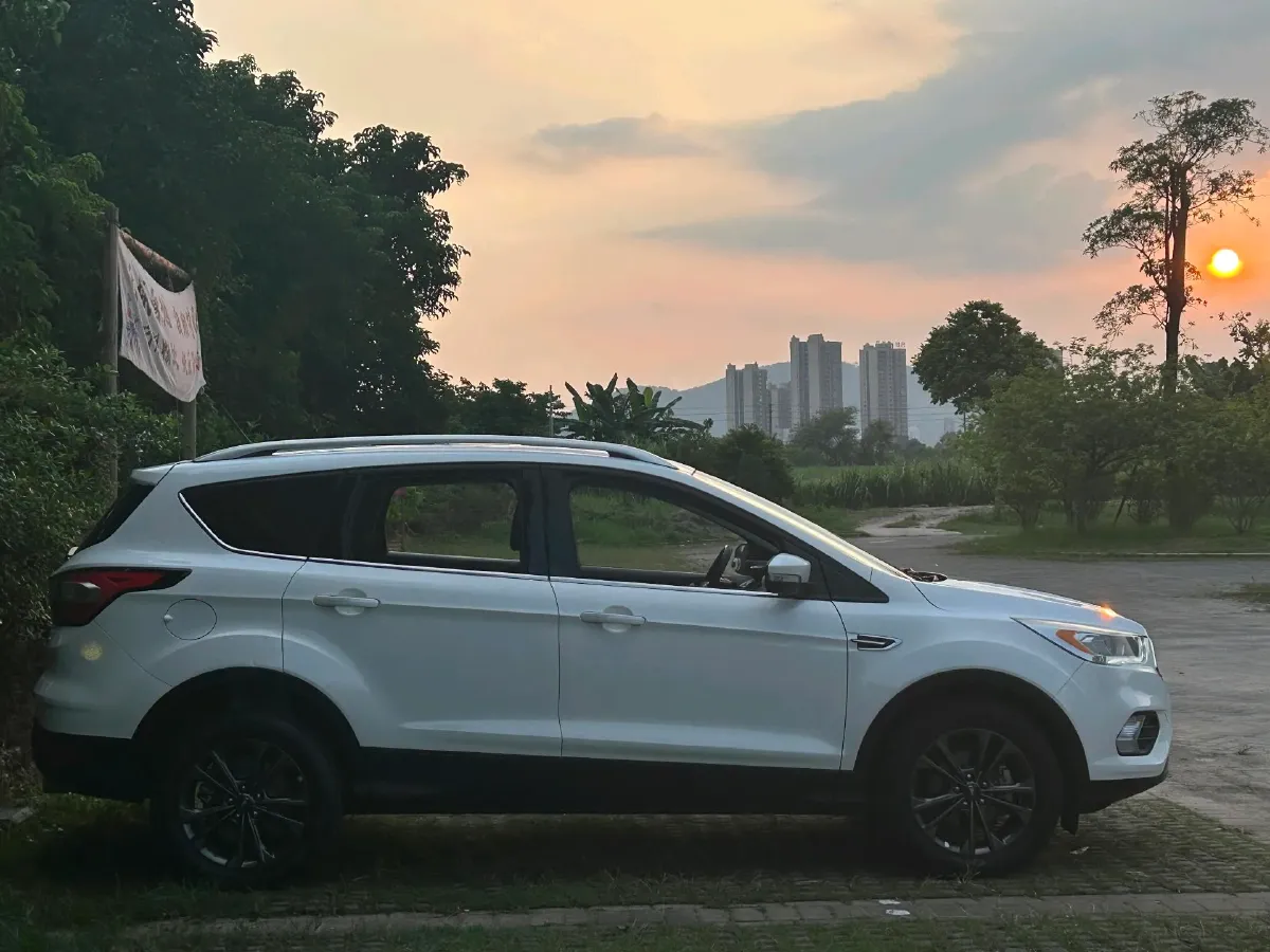 2019 Ford Kuga 1.5T 182HP L4 6AT,autocango,china used car exporter,china ev exporter,chinese used car exporter,chinese used ev exporter