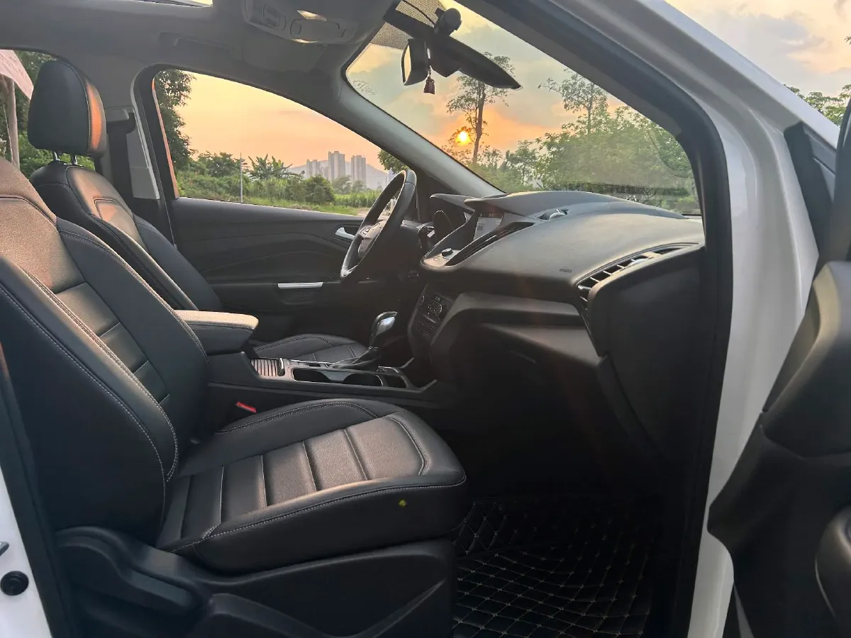 2019 Ford Kuga 1.5T 182HP L4 6AT,autocango,china used car exporter,china ev exporter,chinese used car exporter,chinese used ev exporter