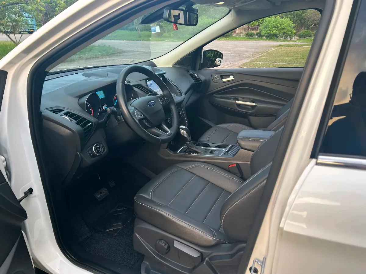 2019 Ford Kuga 1.5T 182HP L4 6AT,autocango,china used car exporter,china ev exporter,chinese used car exporter,chinese used ev exporter